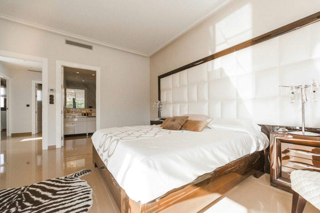 One of the hottest destinations in Spain is Costa Blanca, these luxury homes are situated in Villamartin, Campoamor, Torrevieja, Orihuela, located near to the coast, golf course, and shopping center, an example of other people paying my debt through rent.